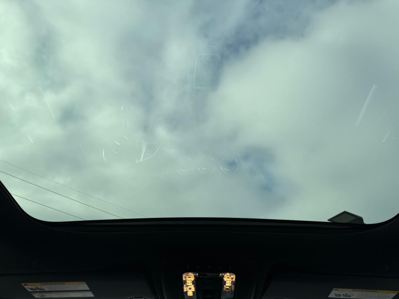 Mercedes-Benz GLA Vehicle Full-screen Gallery Image 18