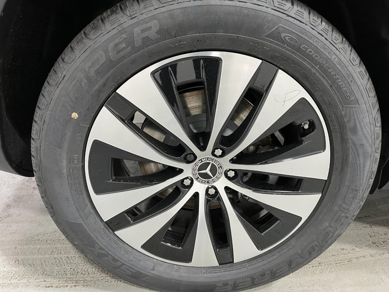 Mercedes-Benz GLE Vehicle Full-screen Gallery Image 5