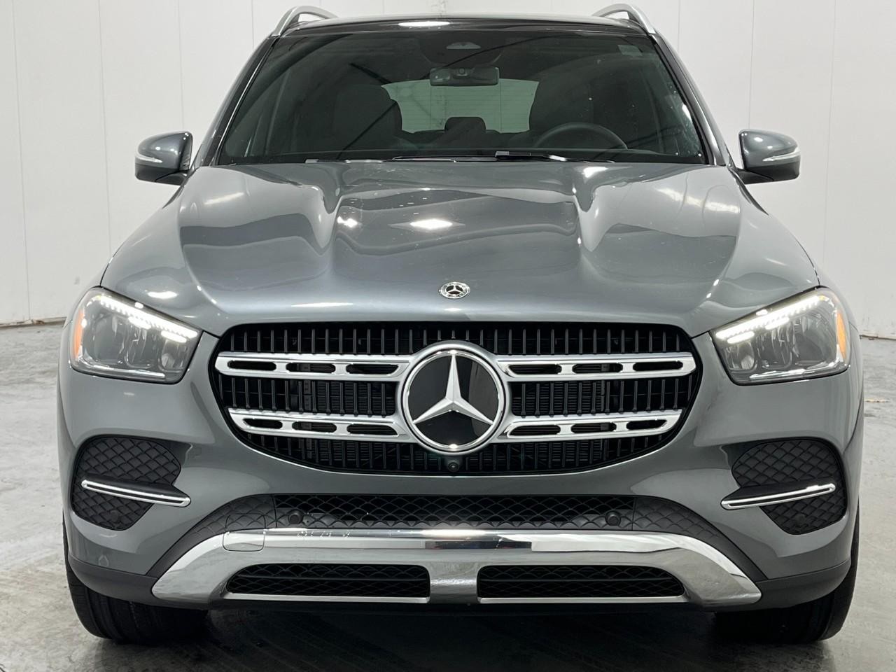 Mercedes-Benz GLE Vehicle Full-screen Gallery Image 7