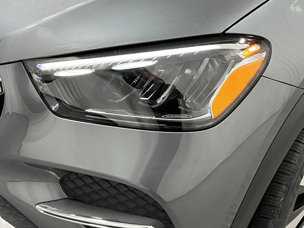 Mercedes-Benz GLE Vehicle Full-screen Gallery Image 9