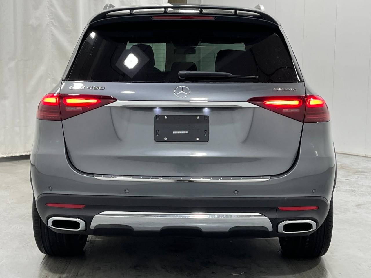 Mercedes-Benz GLE Vehicle Full-screen Gallery Image 10