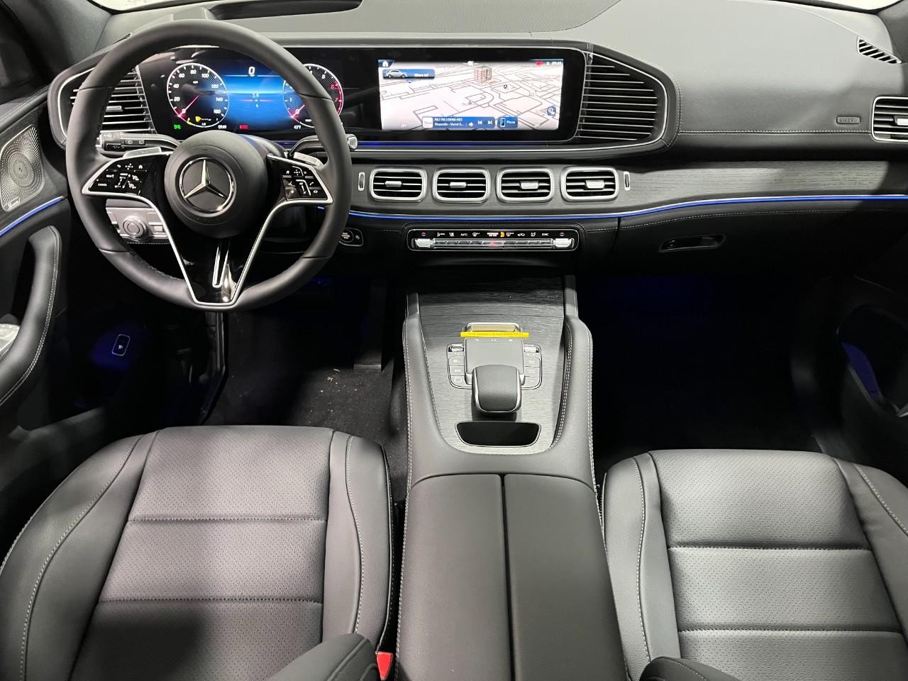 Mercedes-Benz GLE Vehicle Full-screen Gallery Image 14