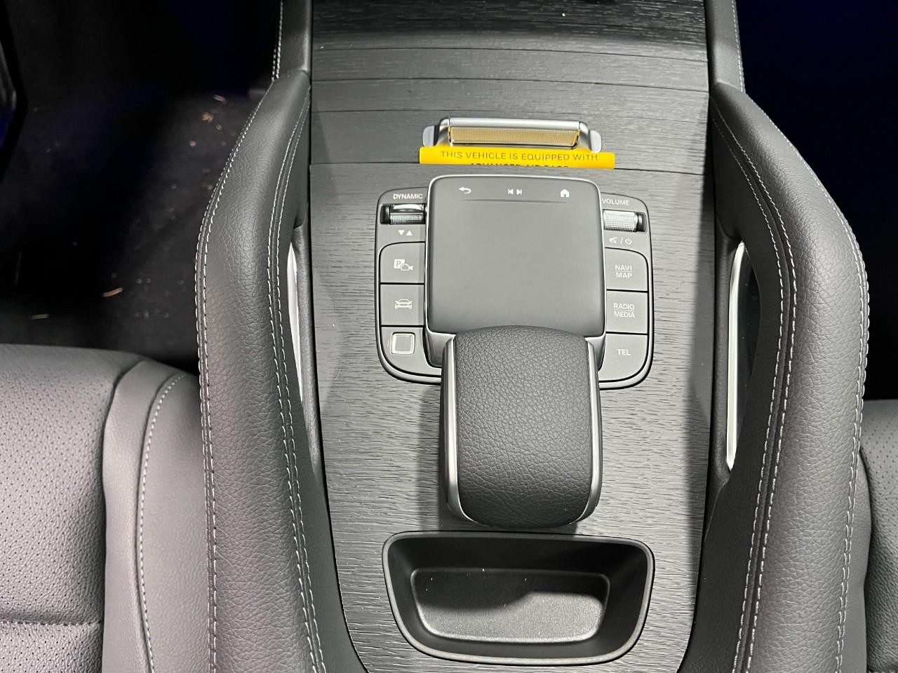 Mercedes-Benz GLE Vehicle Full-screen Gallery Image 17