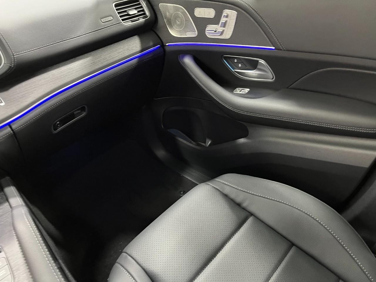 Mercedes-Benz GLE Vehicle Full-screen Gallery Image 19