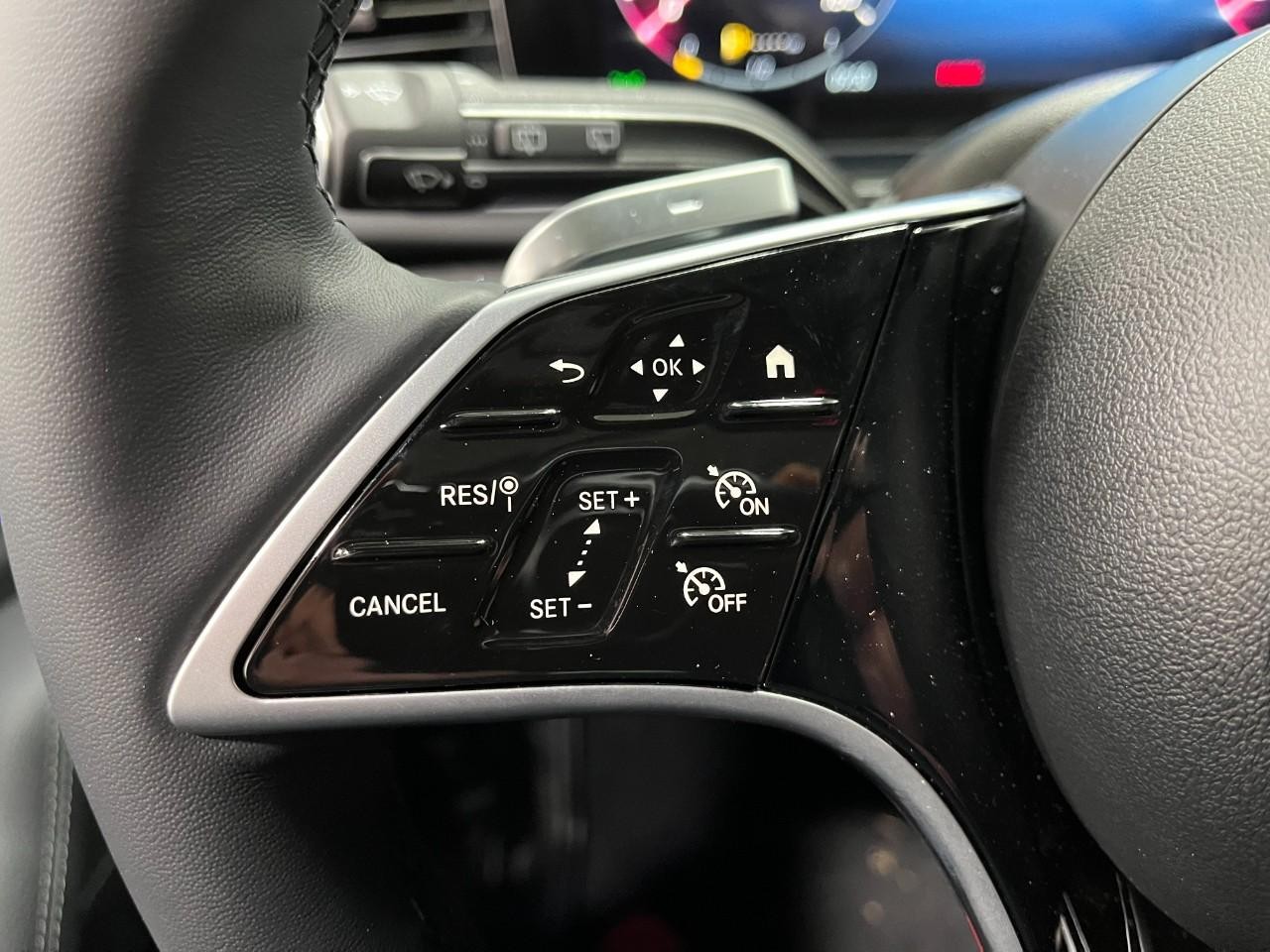 Mercedes-Benz GLE Vehicle Full-screen Gallery Image 20