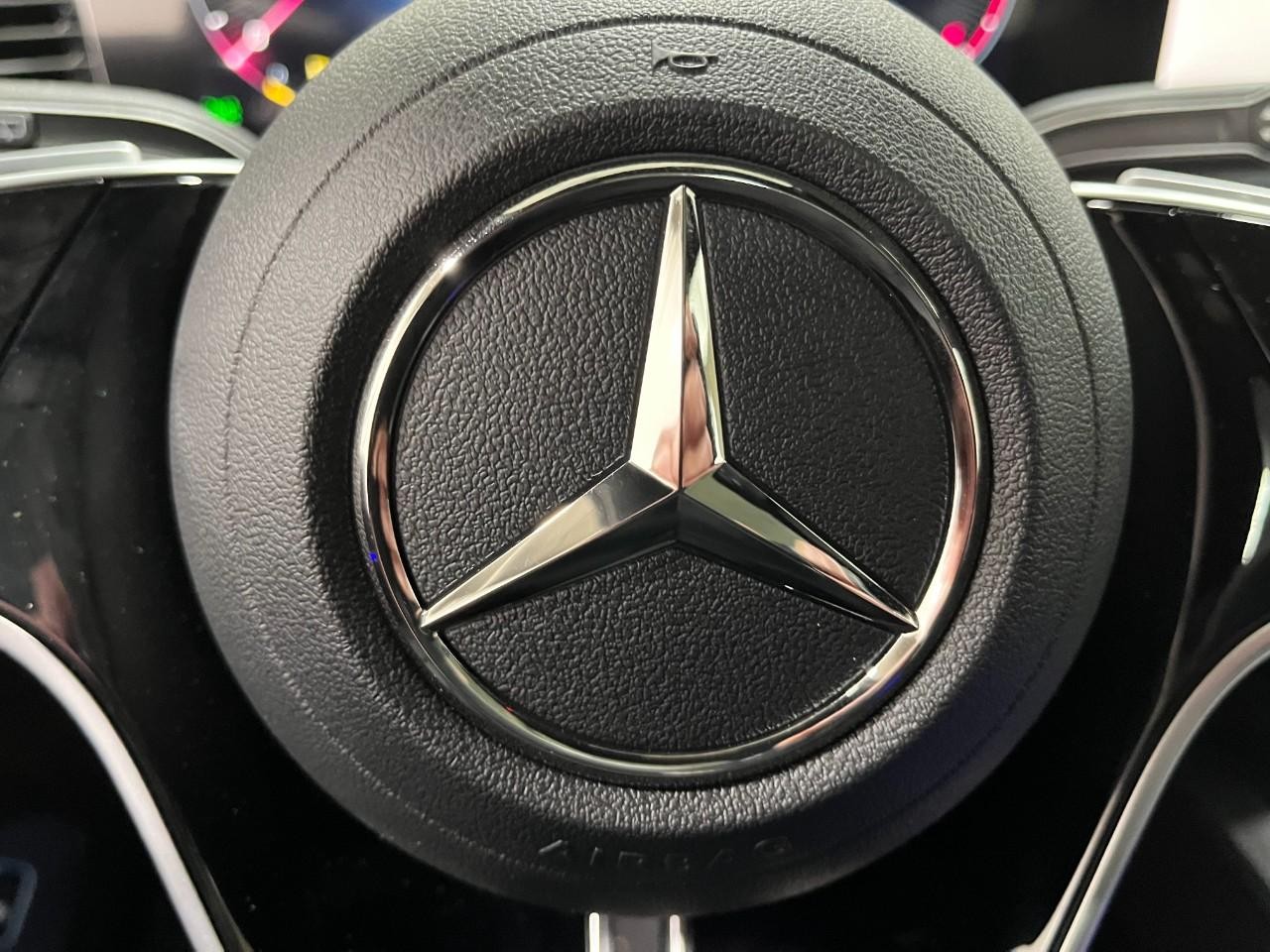 Mercedes-Benz GLE Vehicle Full-screen Gallery Image 21