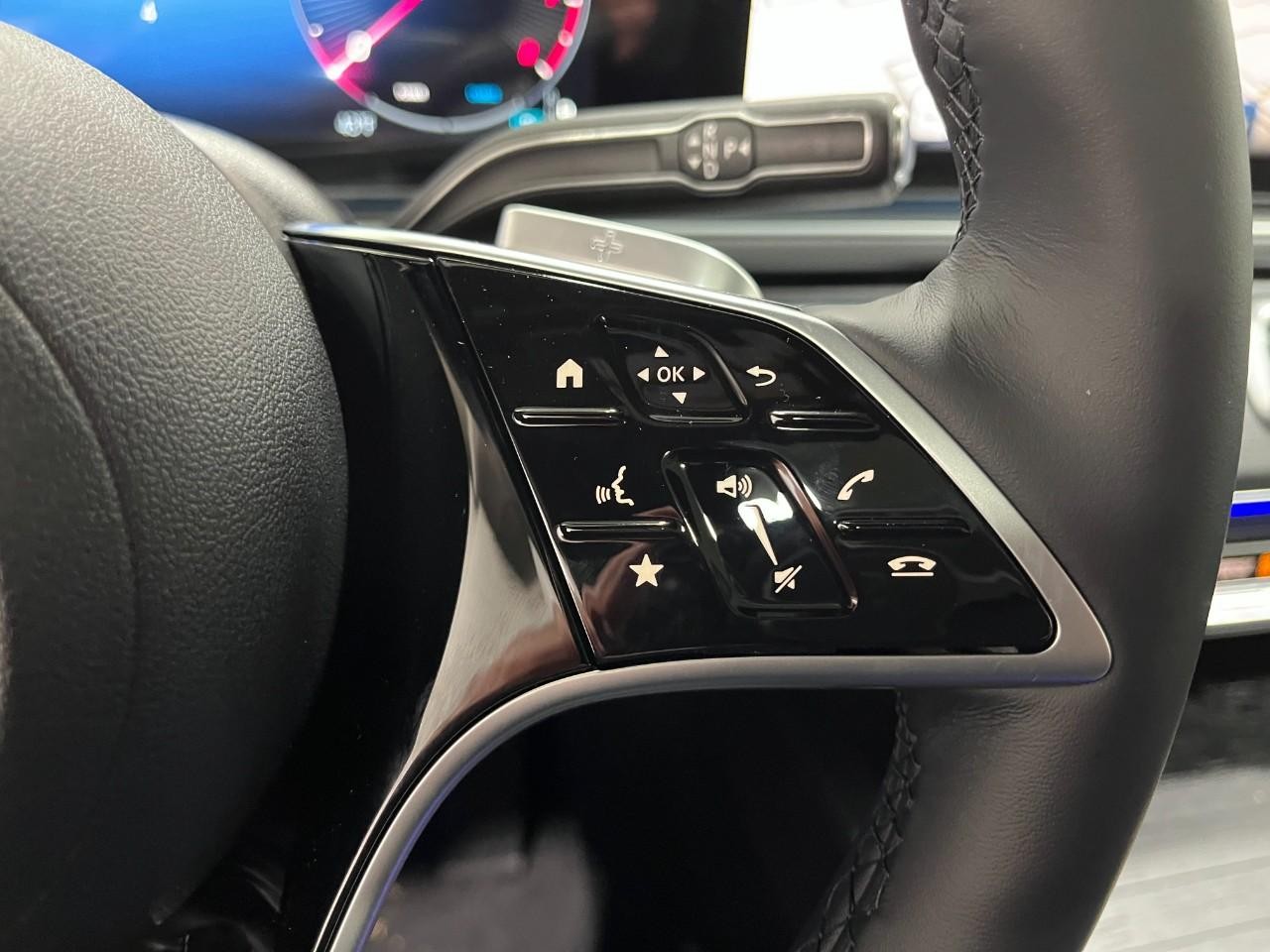 Mercedes-Benz GLE Vehicle Full-screen Gallery Image 22