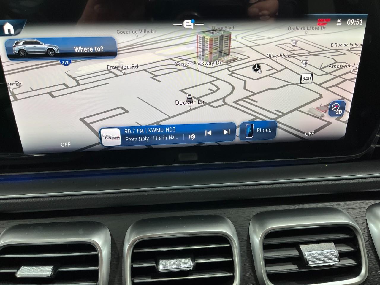 Mercedes-Benz GLE Vehicle Full-screen Gallery Image 24