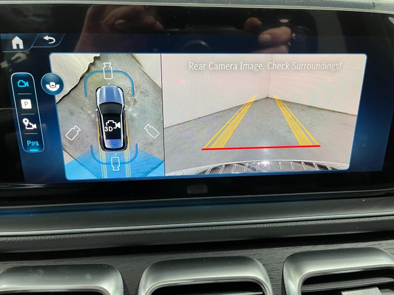 Mercedes-Benz GLE Vehicle Full-screen Gallery Image 25