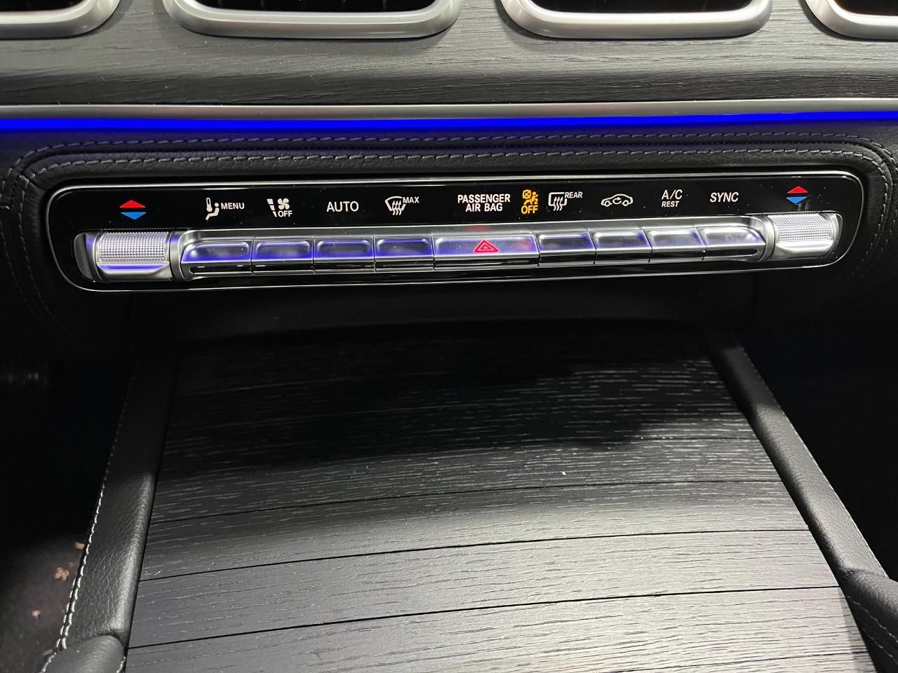 Mercedes-Benz GLE Vehicle Full-screen Gallery Image 26