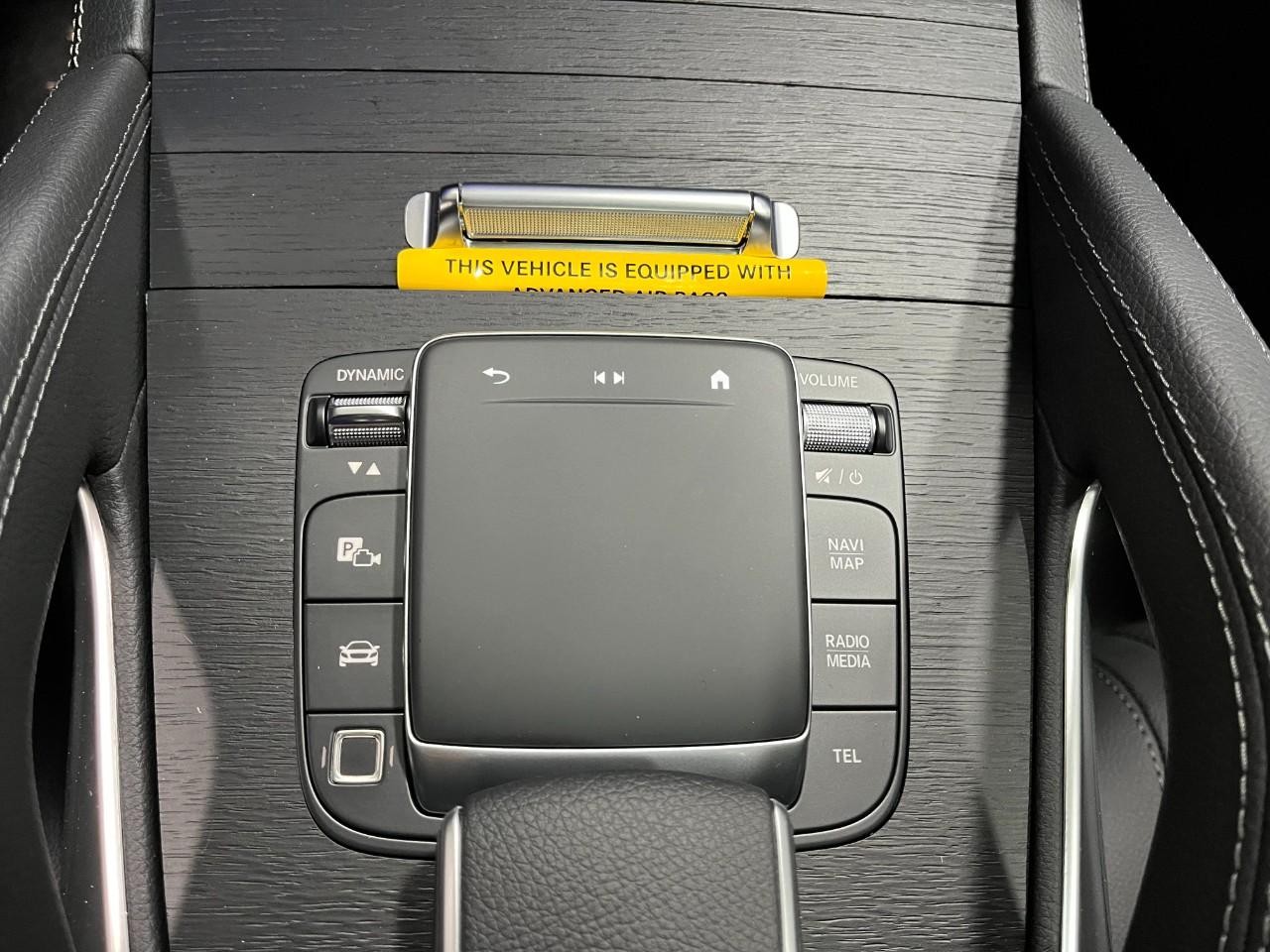 Mercedes-Benz GLE Vehicle Full-screen Gallery Image 27