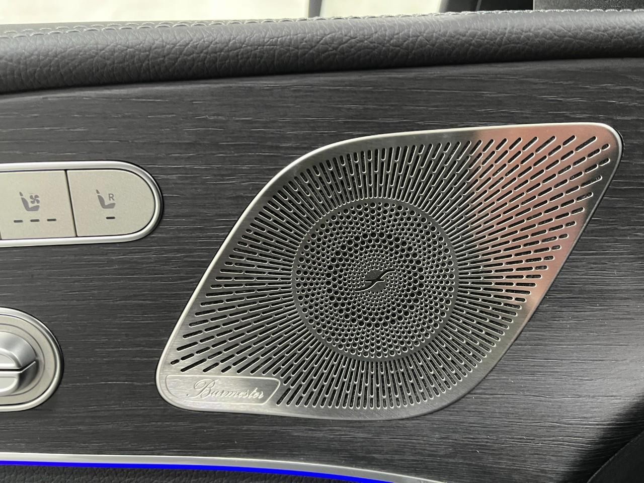 Mercedes-Benz GLE Vehicle Full-screen Gallery Image 30