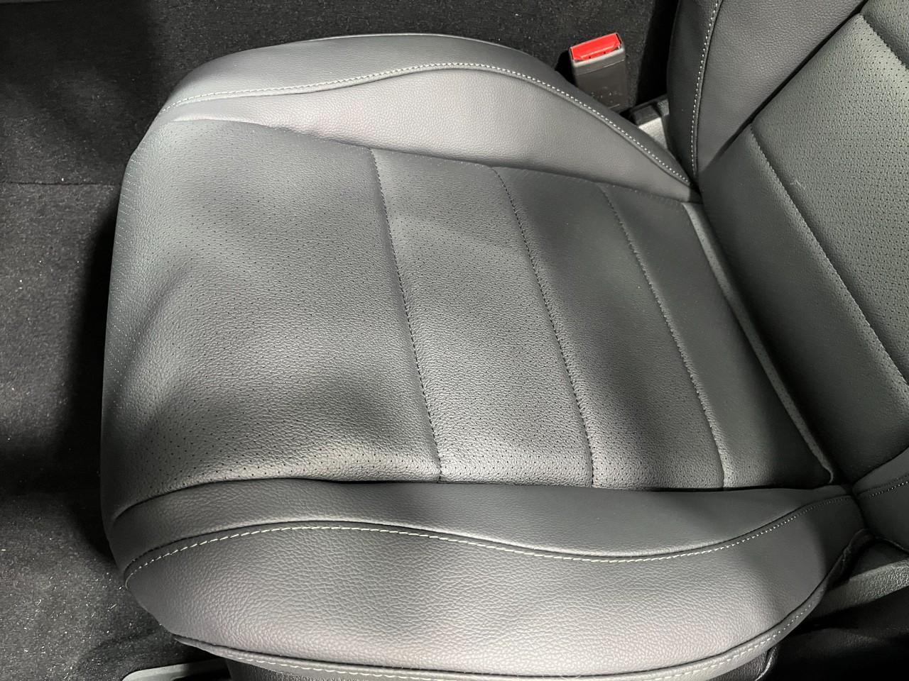 Mercedes-Benz GLE Vehicle Full-screen Gallery Image 33