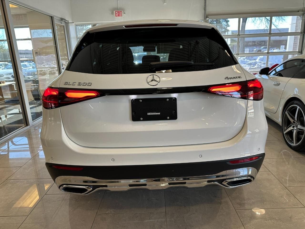 Mercedes-Benz GLC Vehicle Full-screen Gallery Image 5