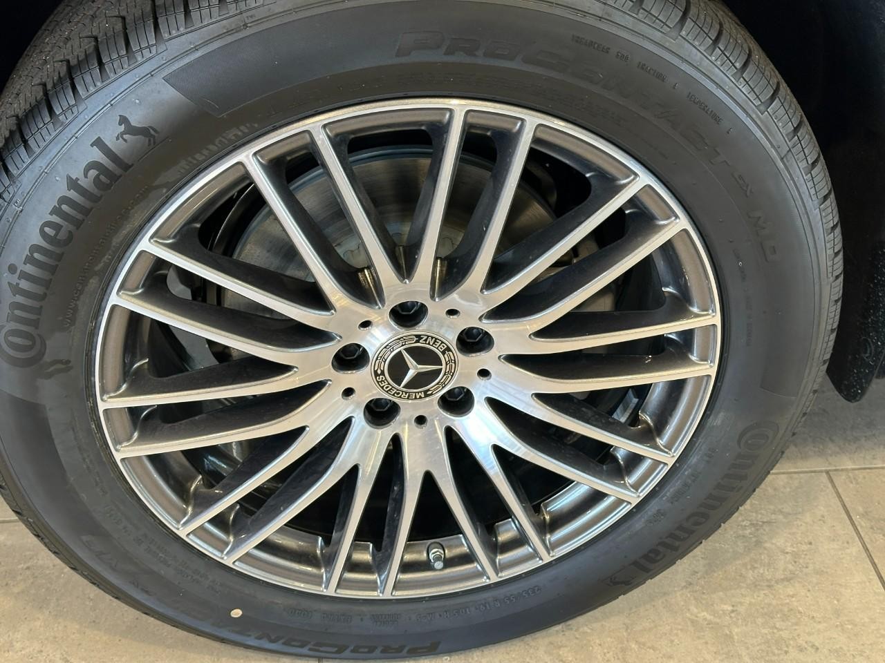 Mercedes-Benz GLC Vehicle Full-screen Gallery Image 6