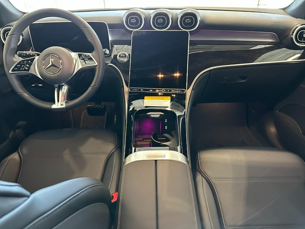 Mercedes-Benz GLC Vehicle Full-screen Gallery Image 8