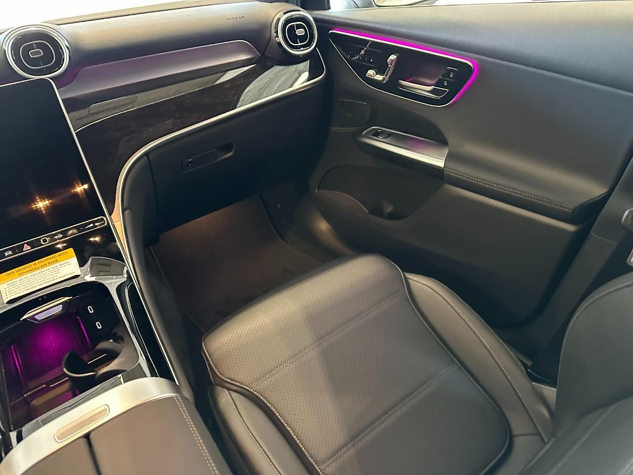 Mercedes-Benz GLC Vehicle Full-screen Gallery Image 10