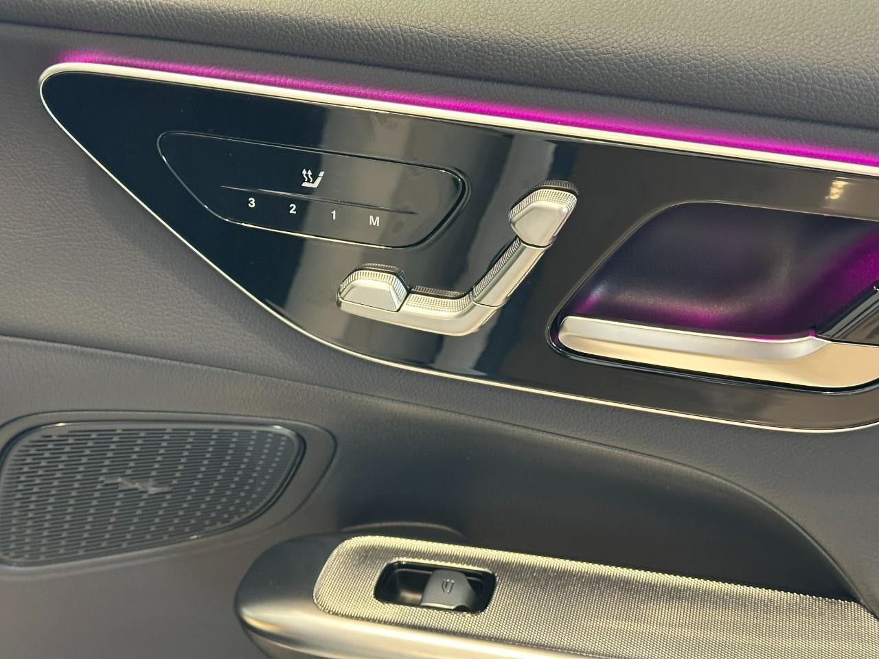 Mercedes-Benz GLC Vehicle Full-screen Gallery Image 13