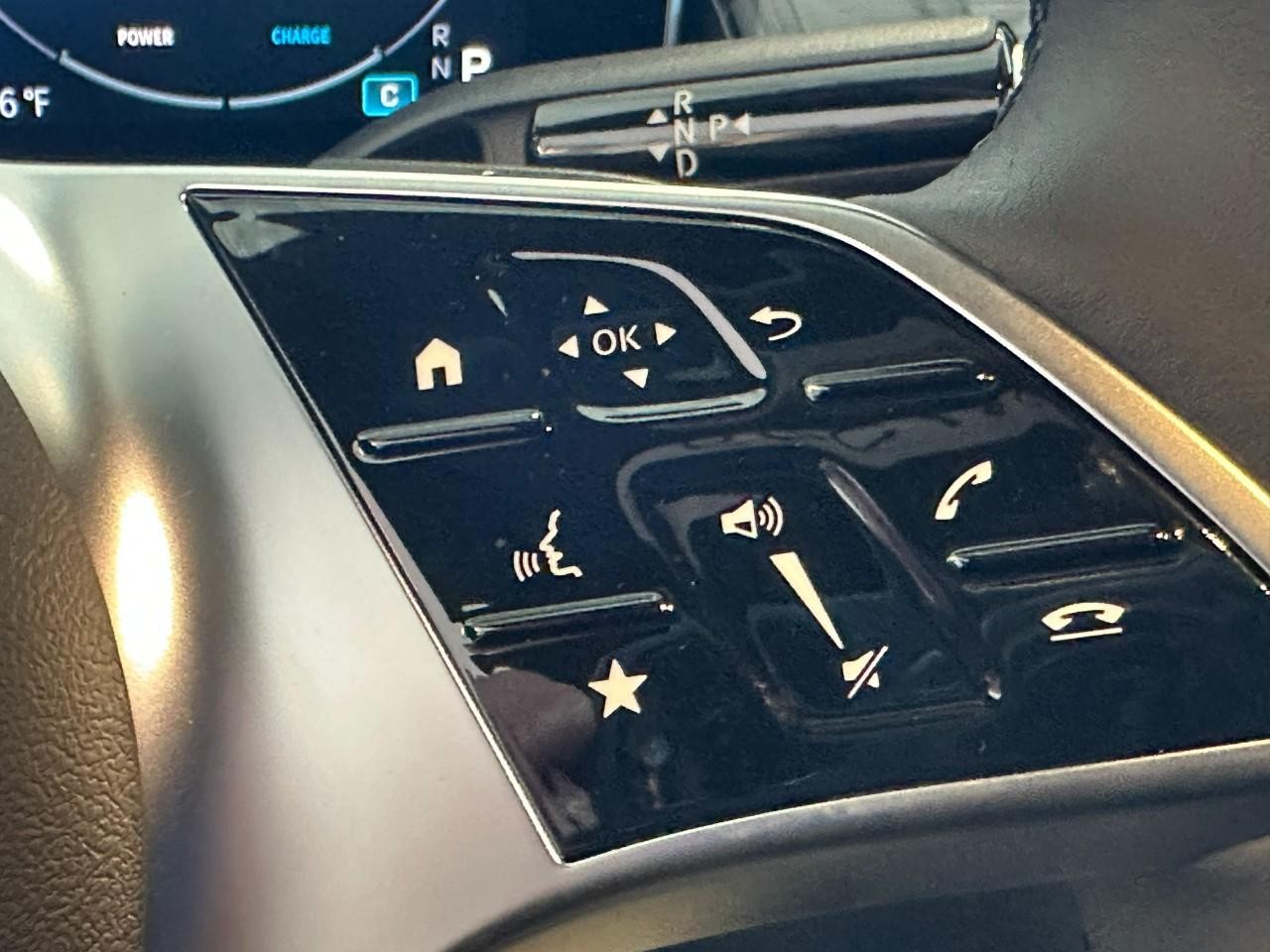 Mercedes-Benz GLC Vehicle Full-screen Gallery Image 19