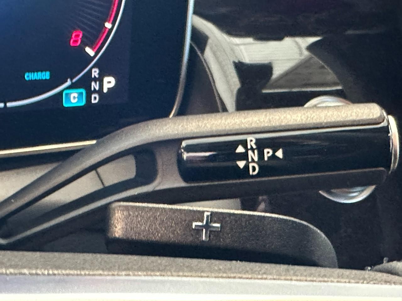 Mercedes-Benz GLC Vehicle Full-screen Gallery Image 24