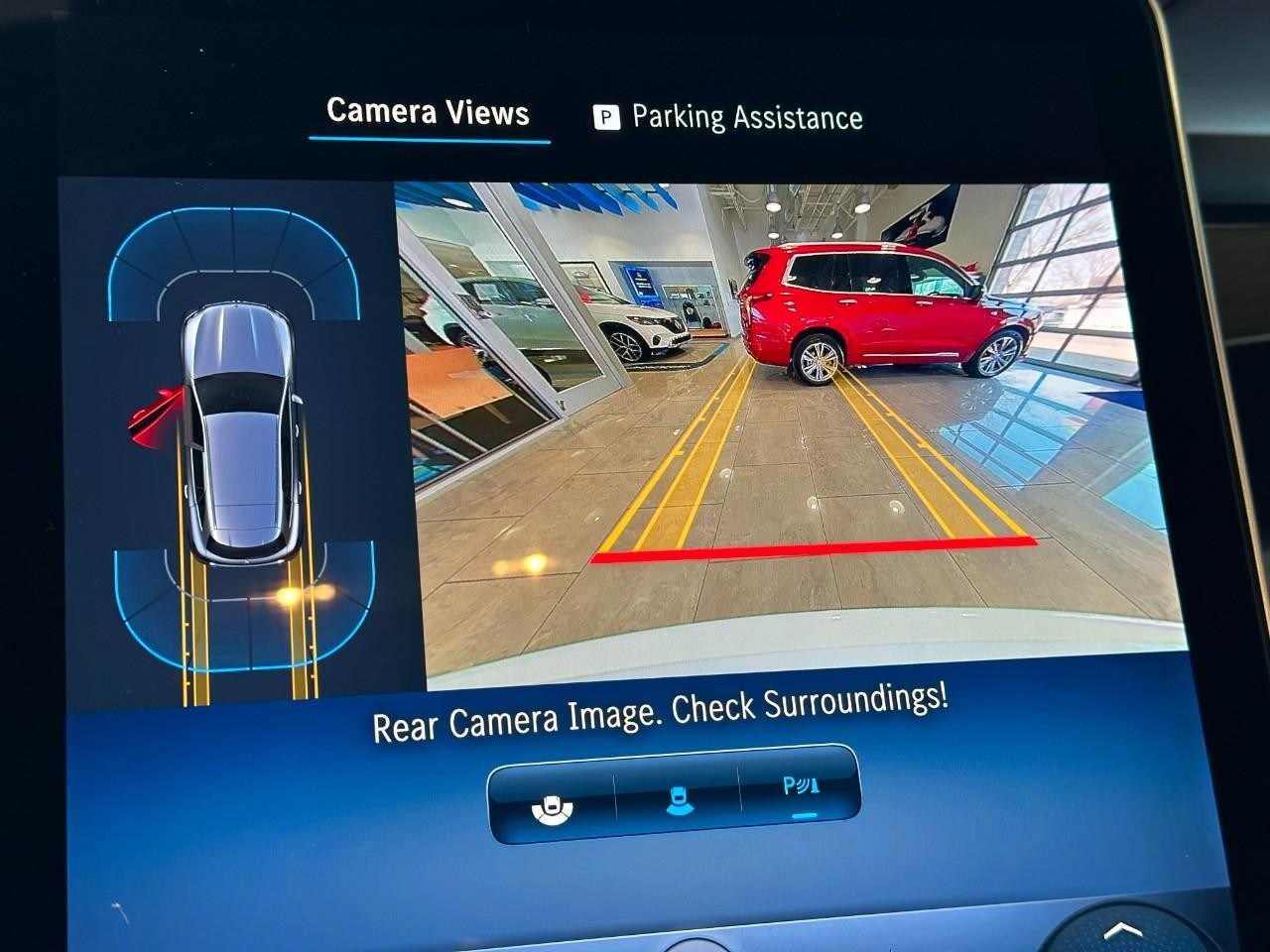 Mercedes-Benz GLC Vehicle Full-screen Gallery Image 25