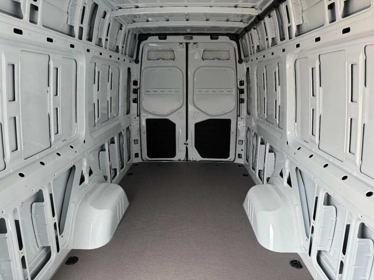 Mercedes-Benz Sprinter Cargo Van Vehicle Full-screen Gallery Image 15