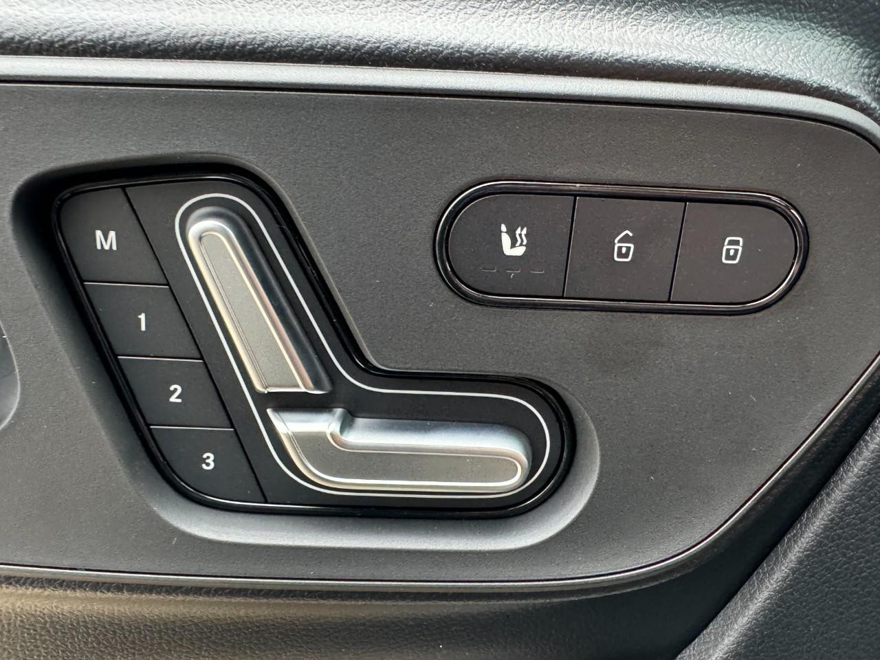 Mercedes-Benz Sprinter Cargo Van Vehicle Full-screen Gallery Image 19