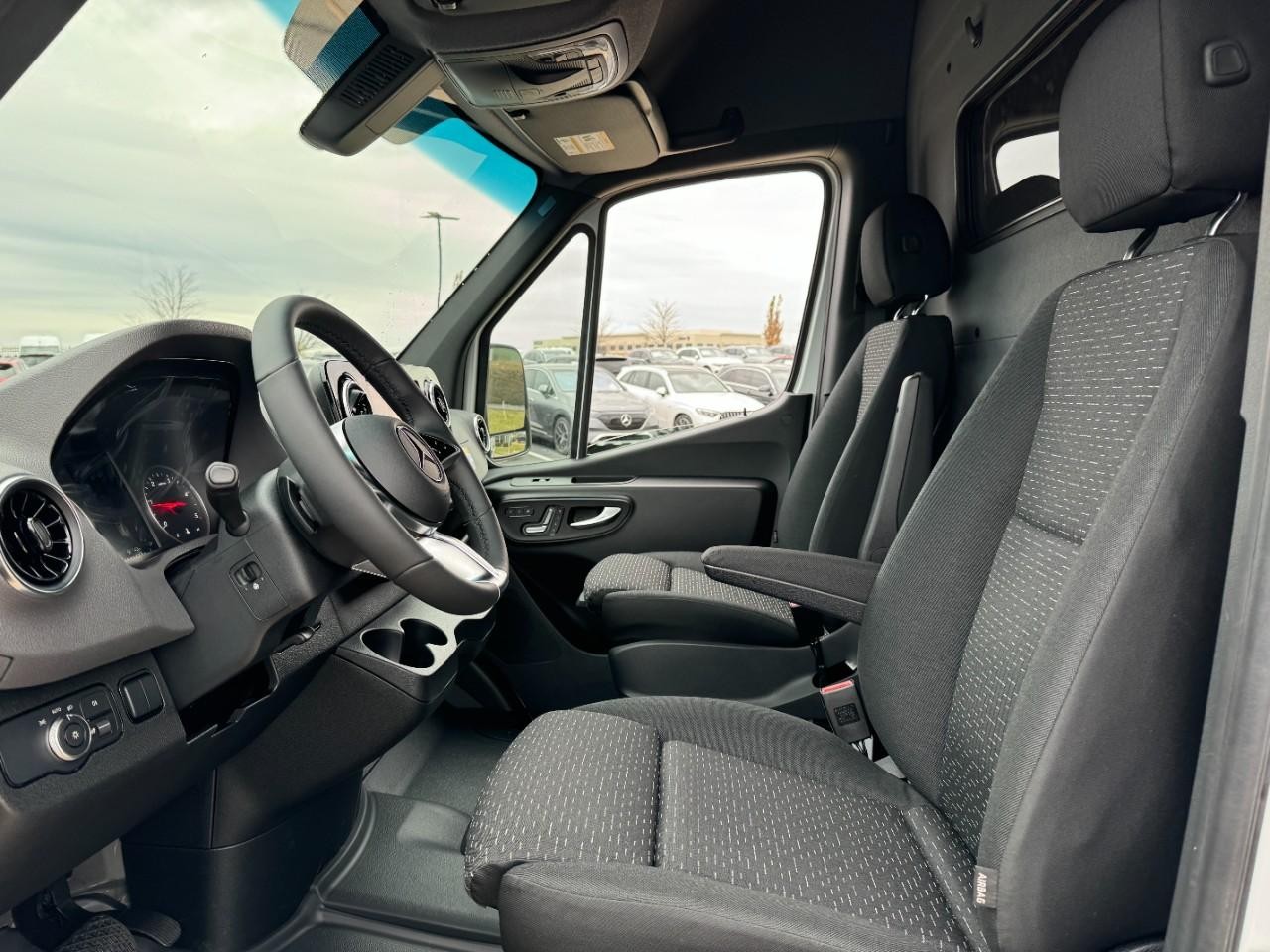 Mercedes-Benz Sprinter Cargo Van Vehicle Full-screen Gallery Image 20