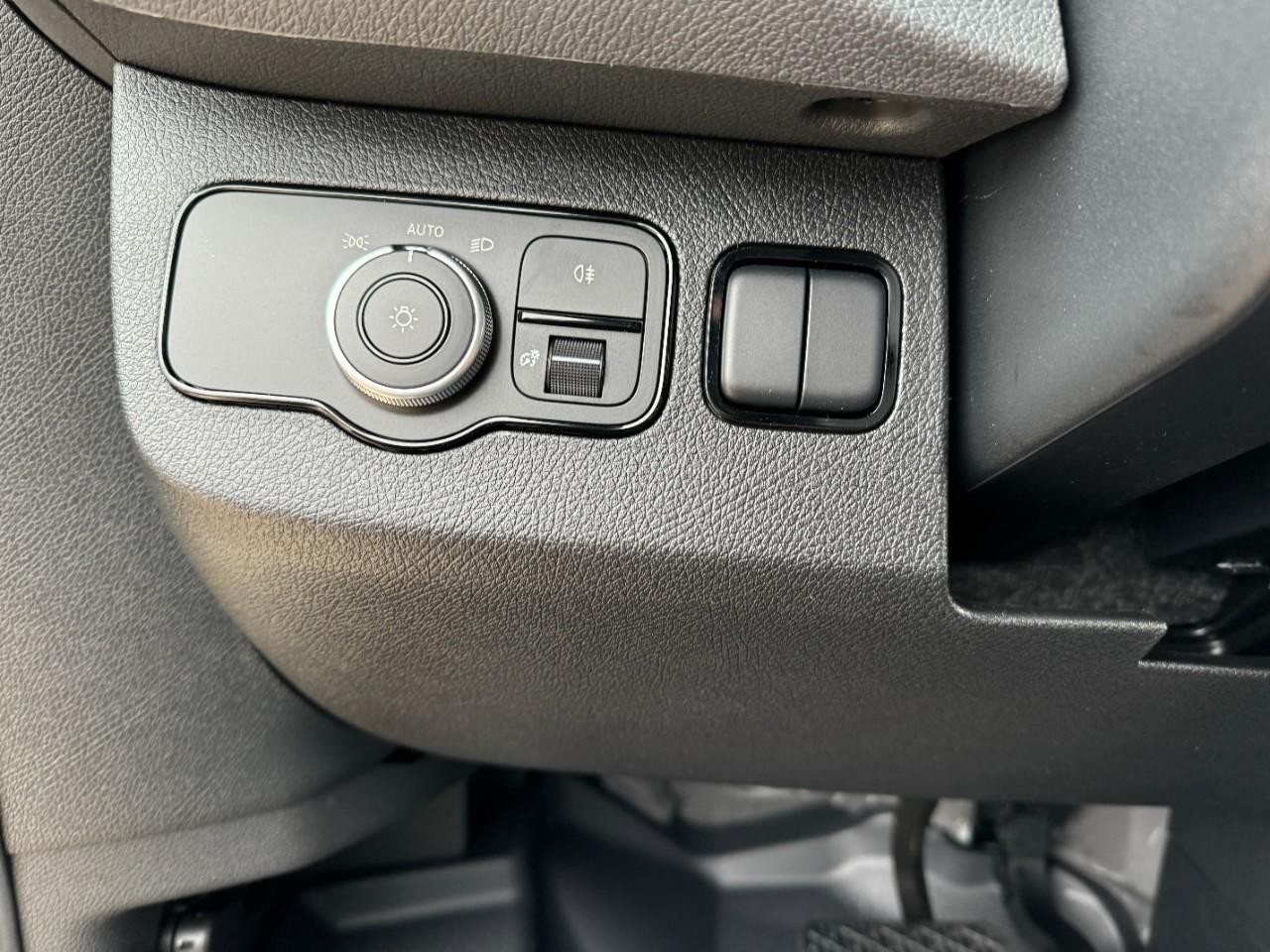 Mercedes-Benz Sprinter Cargo Van Vehicle Full-screen Gallery Image 22