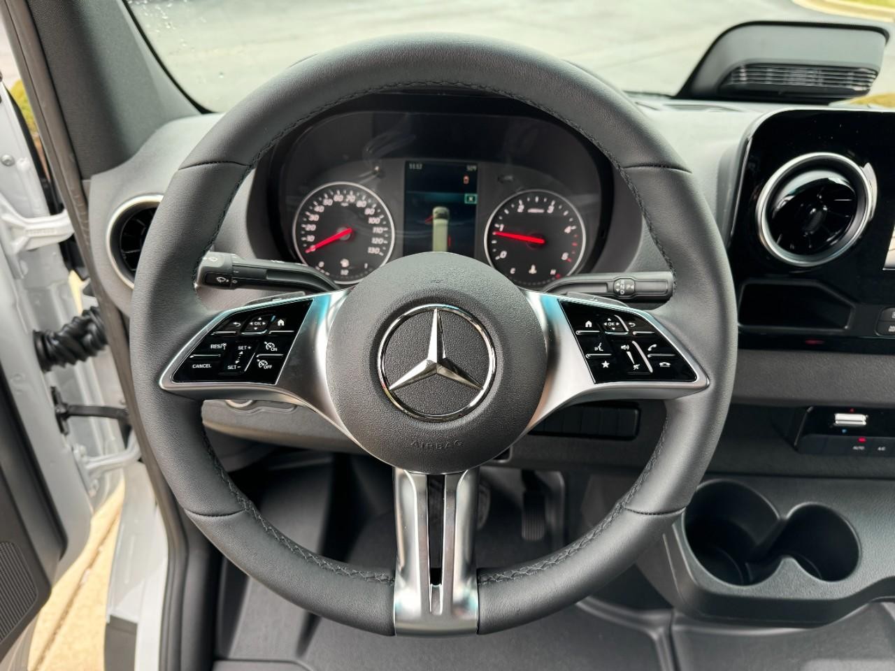 Mercedes-Benz Sprinter Cargo Van Vehicle Full-screen Gallery Image 23