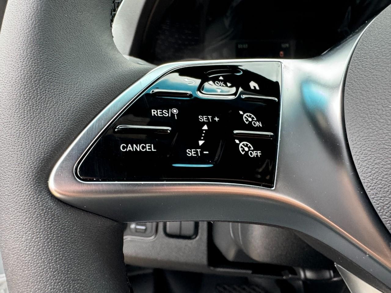 Mercedes-Benz Sprinter Cargo Van Vehicle Full-screen Gallery Image 24