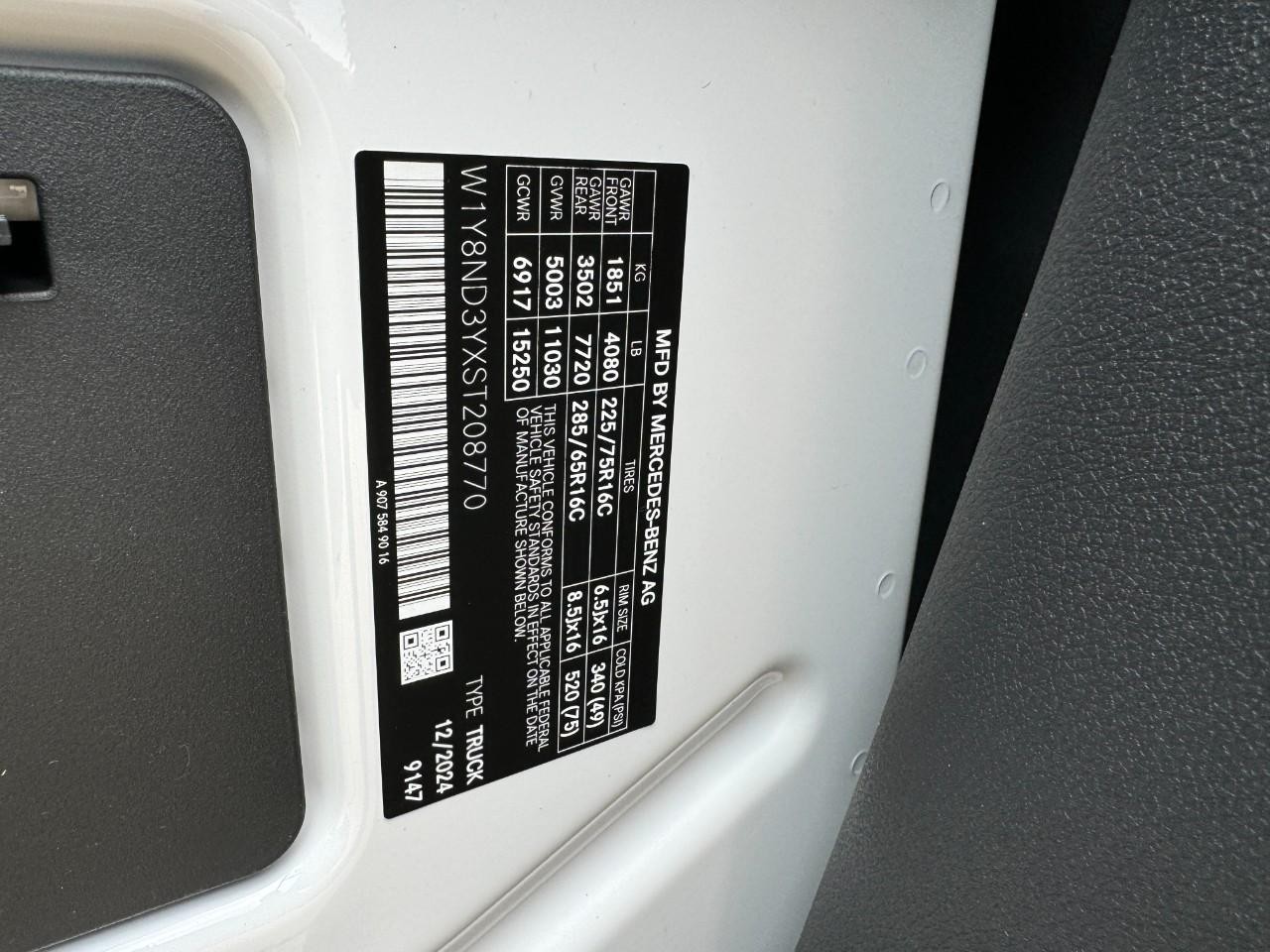 Mercedes-Benz Sprinter Cargo Van Vehicle Full-screen Gallery Image 29