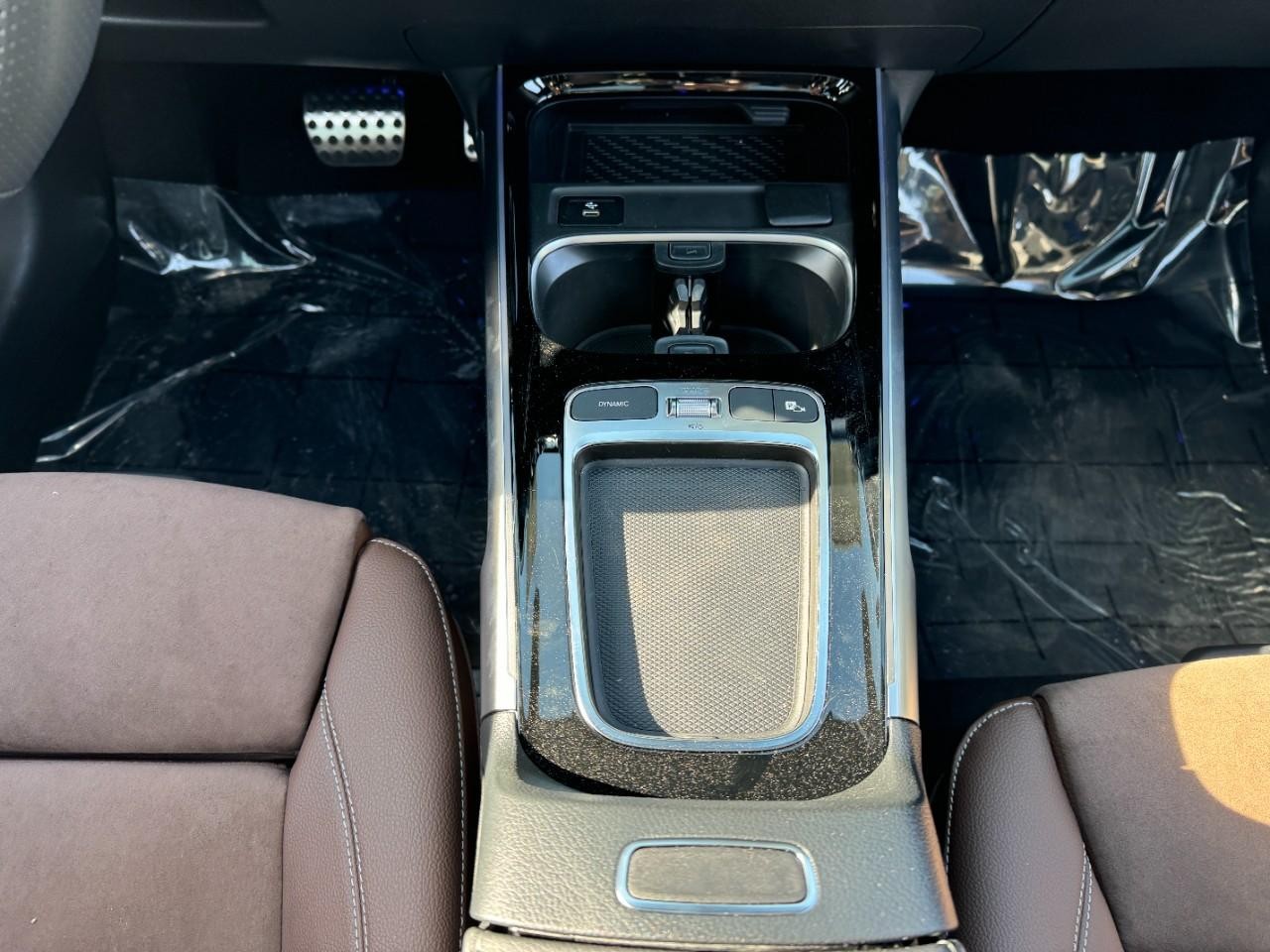 Mercedes-Benz GLB Vehicle Full-screen Gallery Image 20