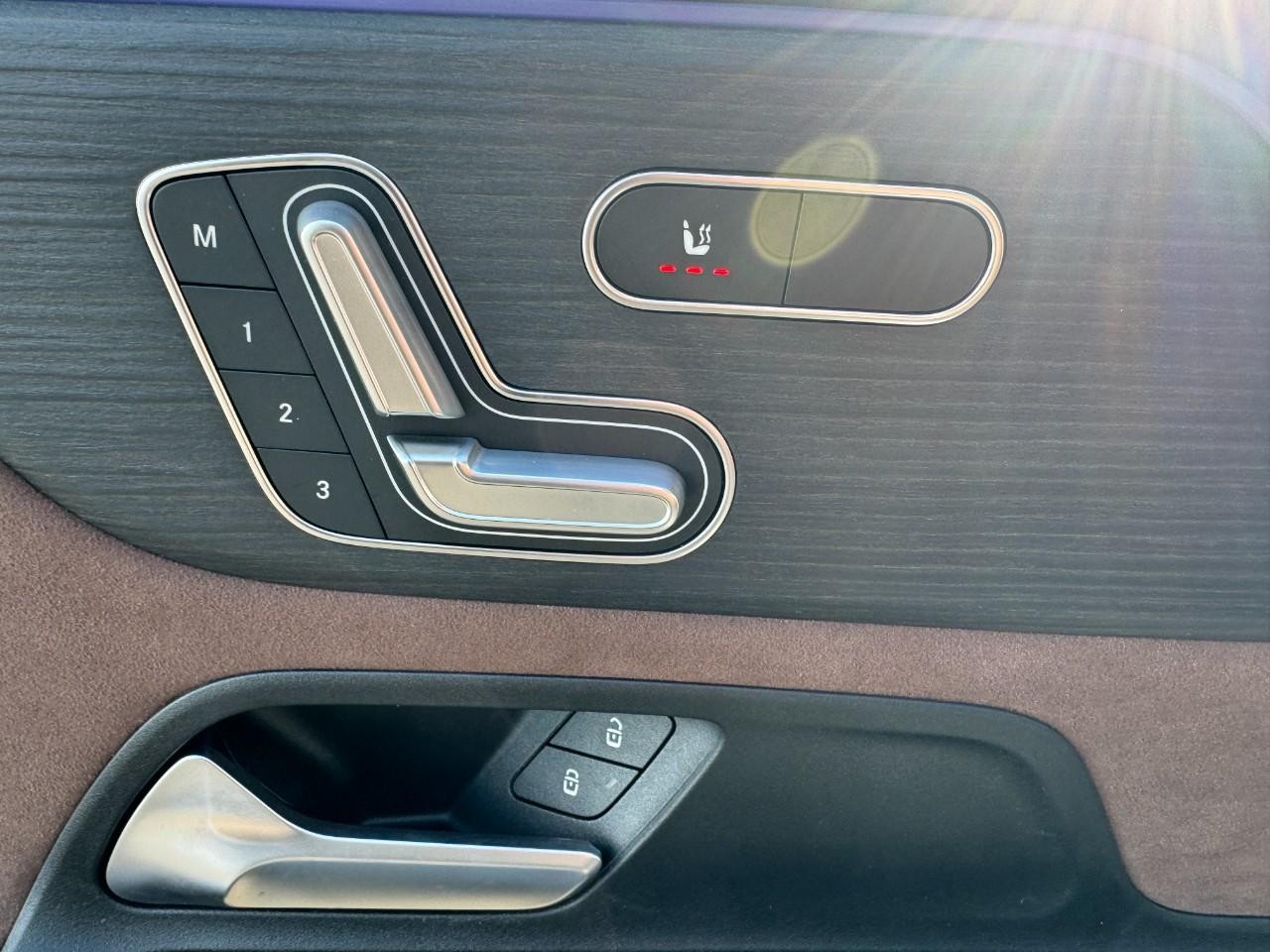 Mercedes-Benz GLB Vehicle Full-screen Gallery Image 22