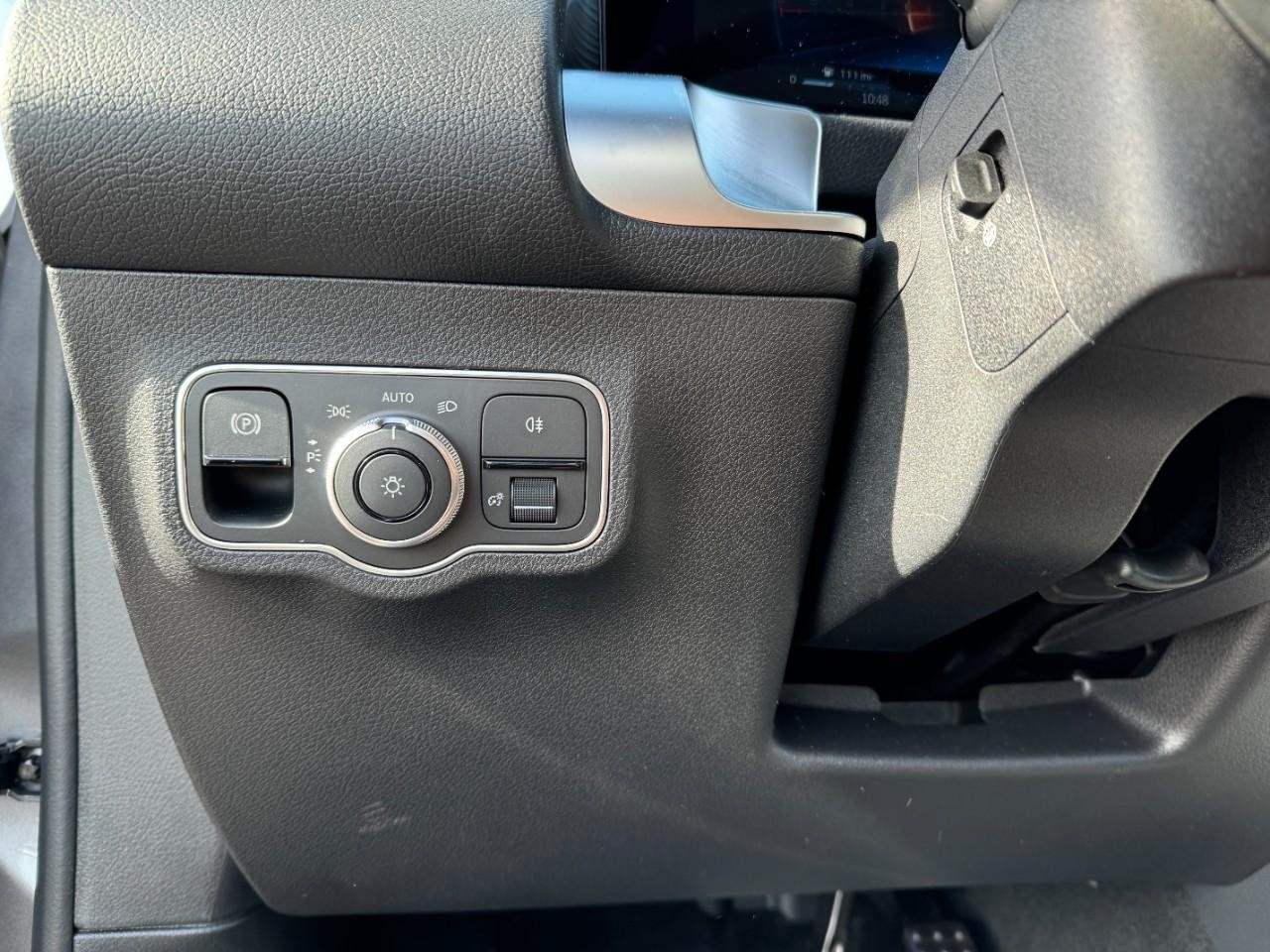 Mercedes-Benz GLB Vehicle Full-screen Gallery Image 27