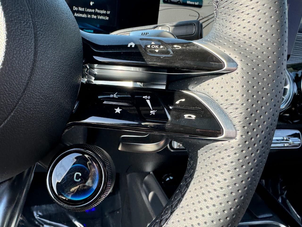 Mercedes-Benz GLB Vehicle Full-screen Gallery Image 29