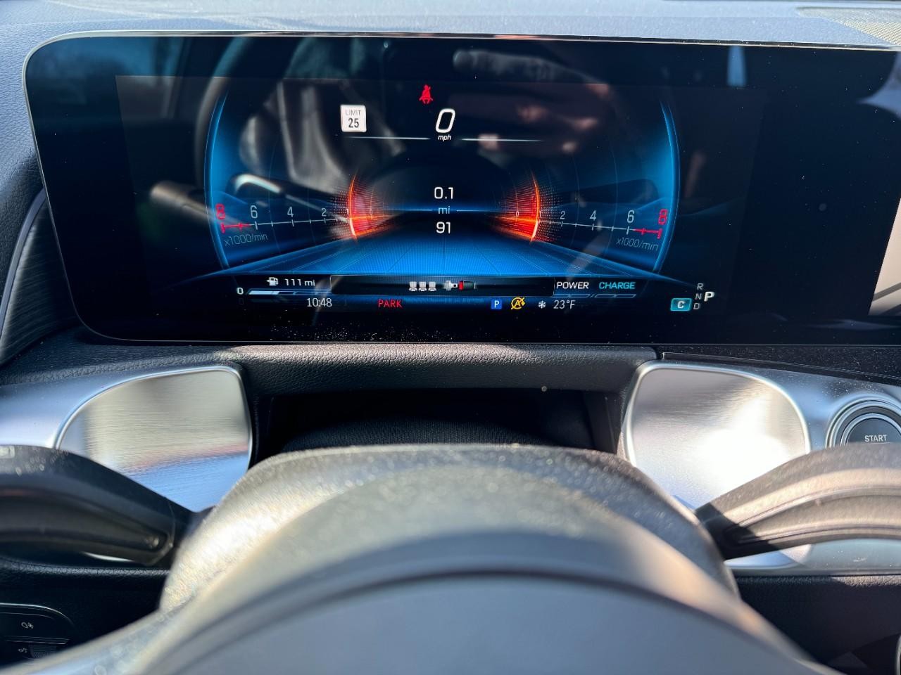 Mercedes-Benz GLB Vehicle Full-screen Gallery Image 30