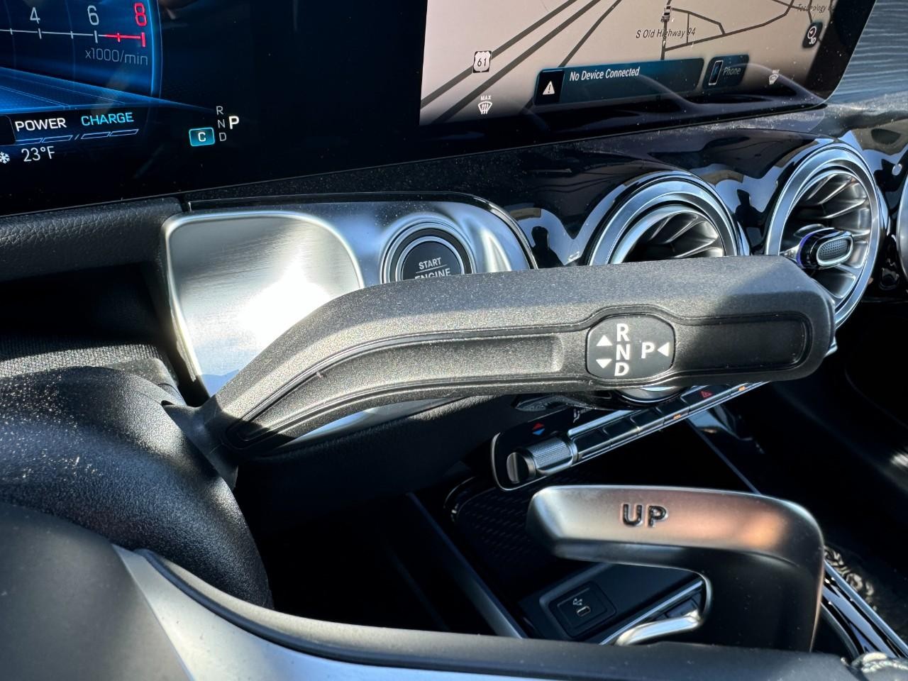 Mercedes-Benz GLB Vehicle Full-screen Gallery Image 31