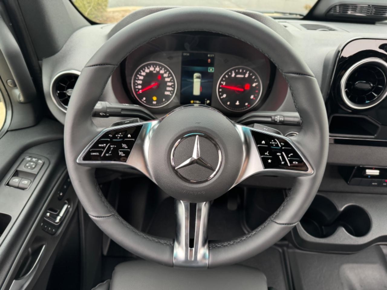 Mercedes-Benz Sprinter Cargo Van Vehicle Full-screen Gallery Image 17