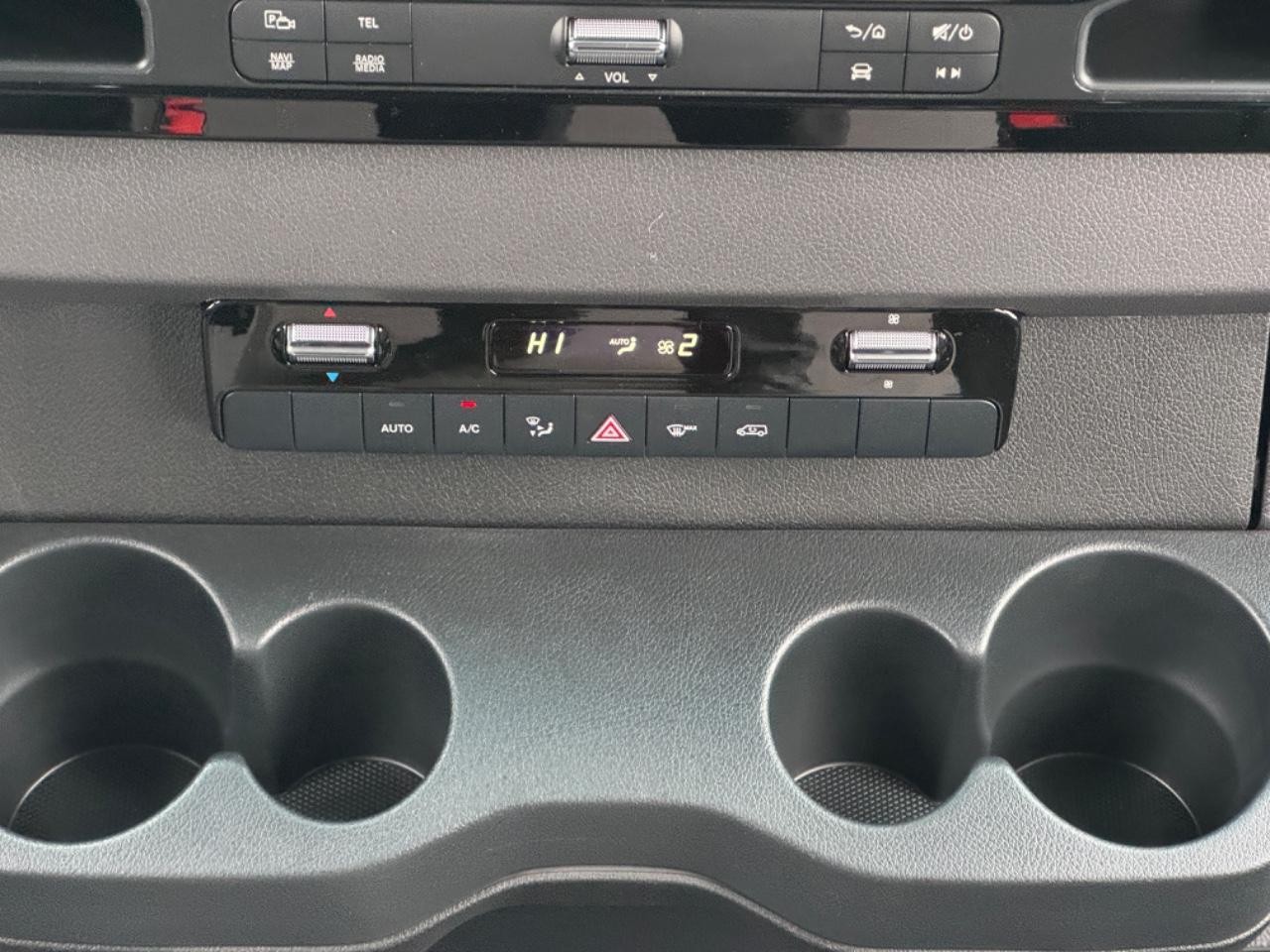 Mercedes-Benz Sprinter Cargo Van Vehicle Full-screen Gallery Image 19