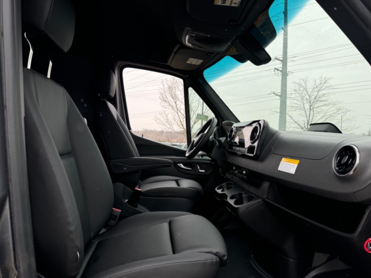 Mercedes-Benz Sprinter Cargo Van Vehicle Full-screen Gallery Image 21