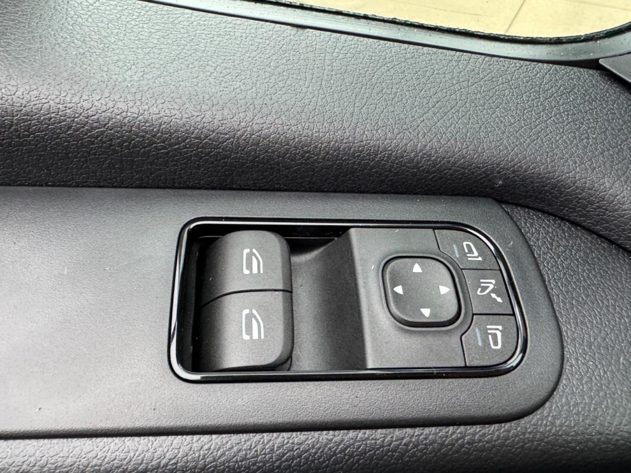 Mercedes-Benz Sprinter Cargo Van Vehicle Full-screen Gallery Image 24