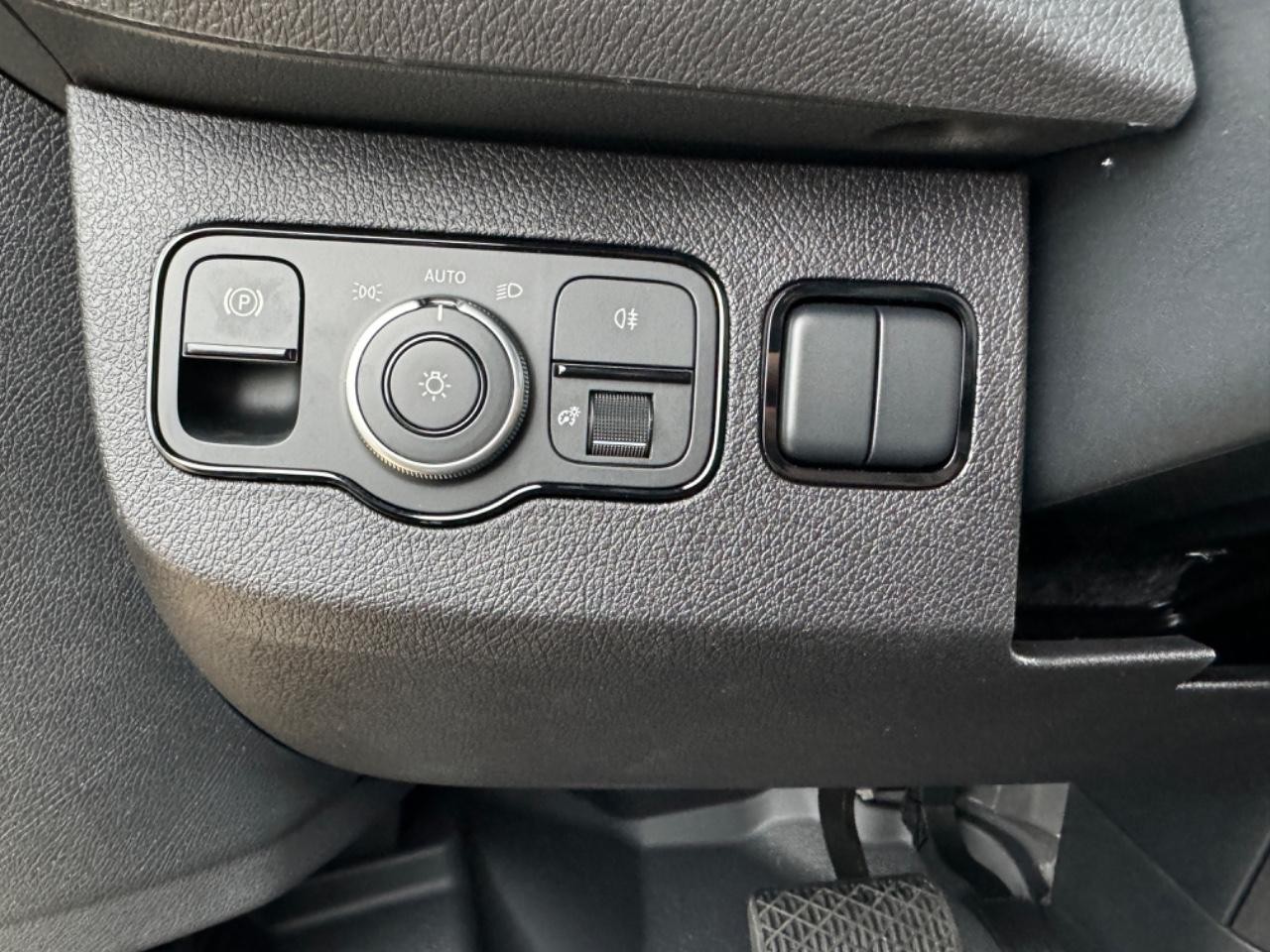 Mercedes-Benz Sprinter Cargo Van Vehicle Full-screen Gallery Image 27