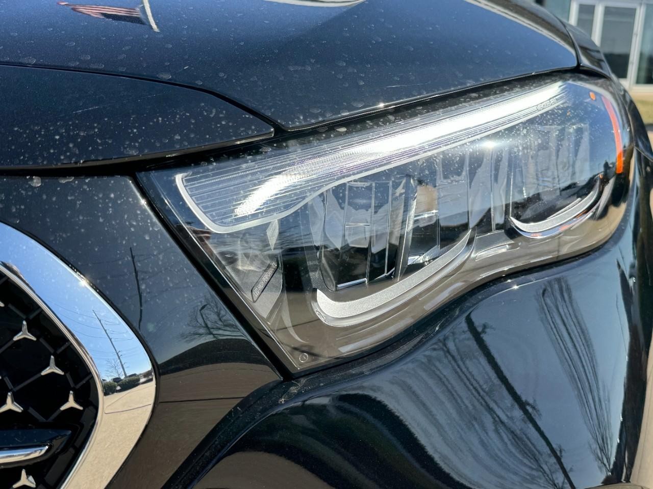 Mercedes-Benz E-Class Vehicle Full-screen Gallery Image 13