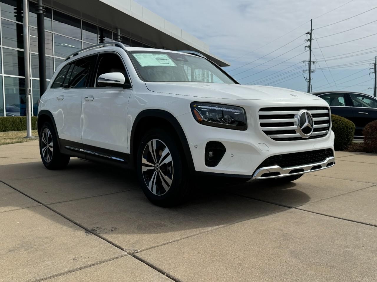 Mercedes-Benz GLB Vehicle Full-screen Gallery Image 11