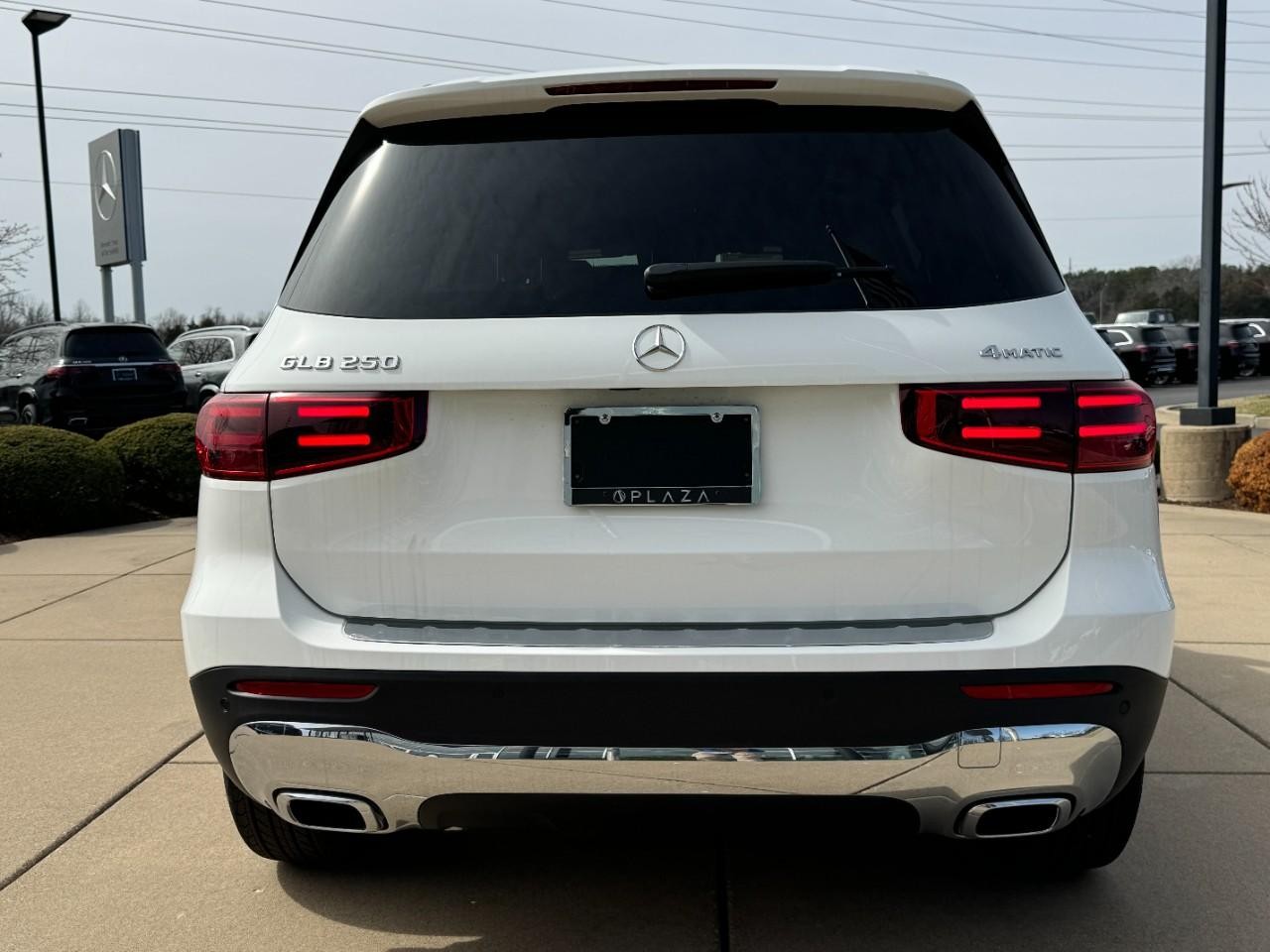 Mercedes-Benz GLB Vehicle Full-screen Gallery Image 17