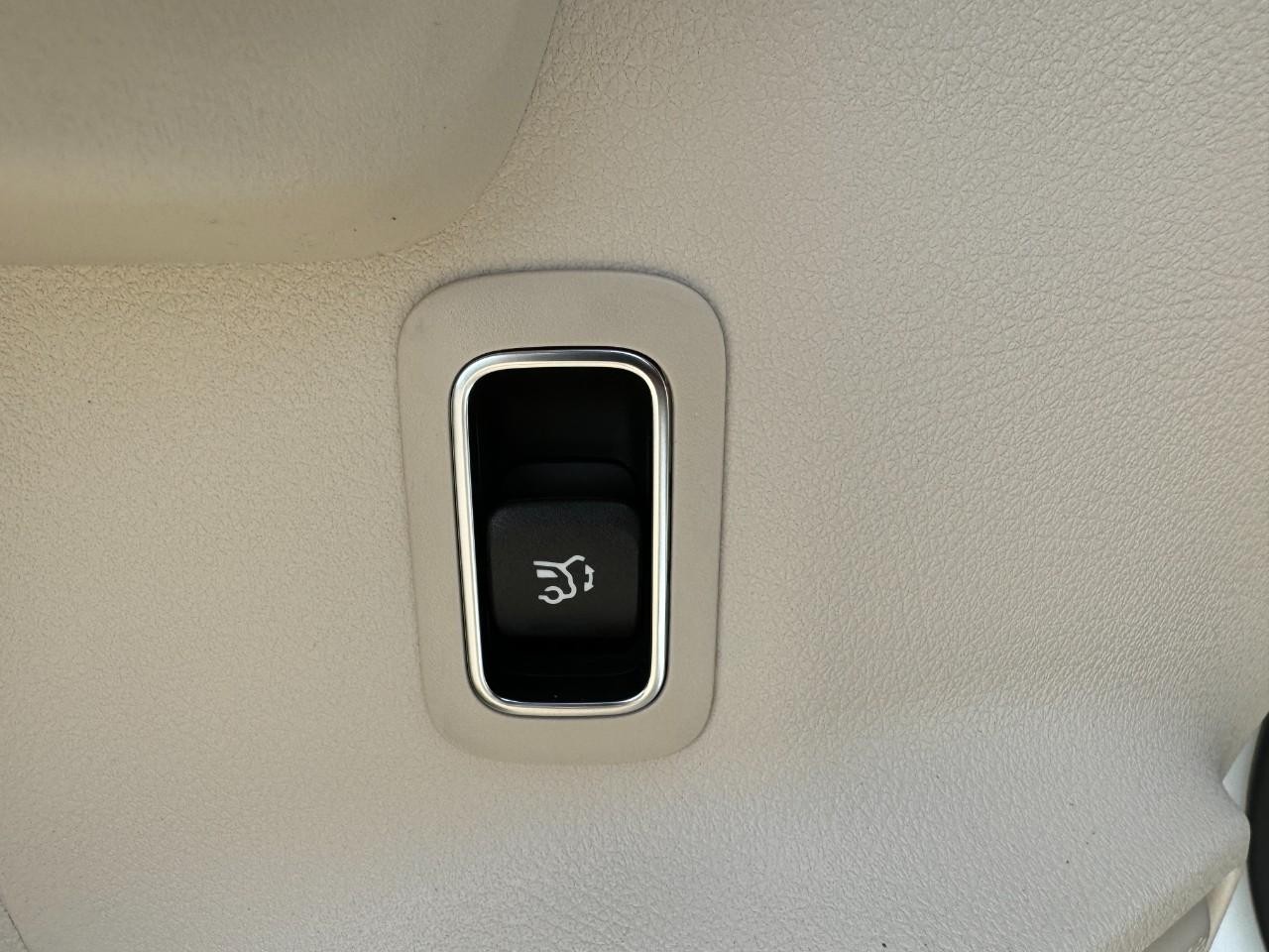 Mercedes-Benz GLB Vehicle Full-screen Gallery Image 23