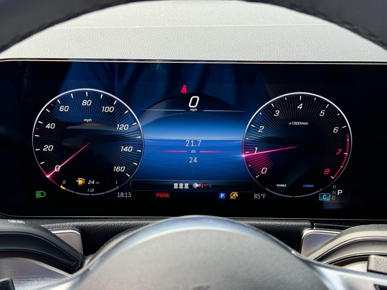 Mercedes-Benz GLB Vehicle Full-screen Gallery Image 29