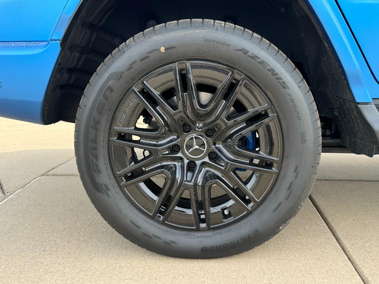 Mercedes-Benz G-Class Vehicle Full-screen Gallery Image 5