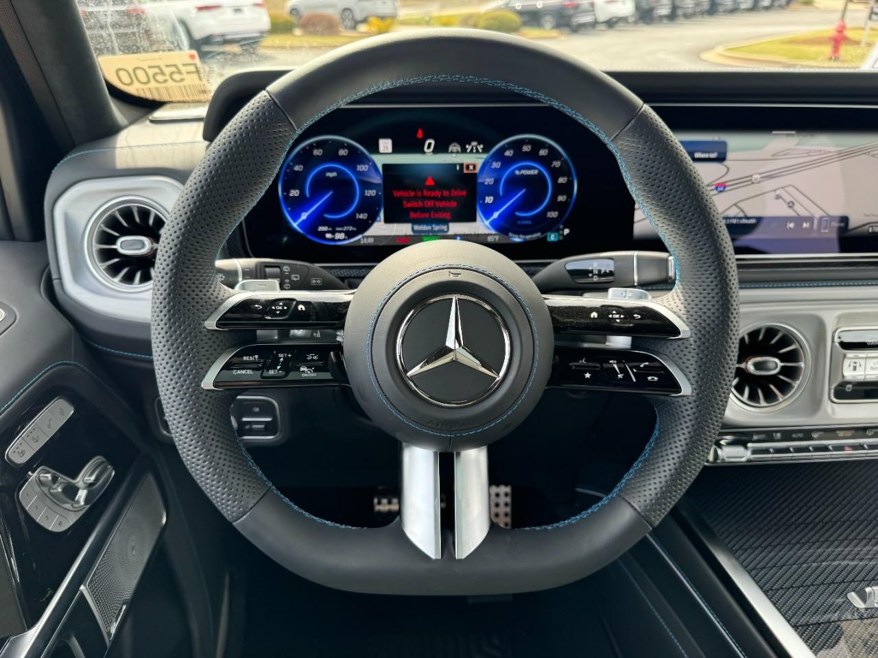 Mercedes-Benz G-Class Vehicle Full-screen Gallery Image 7